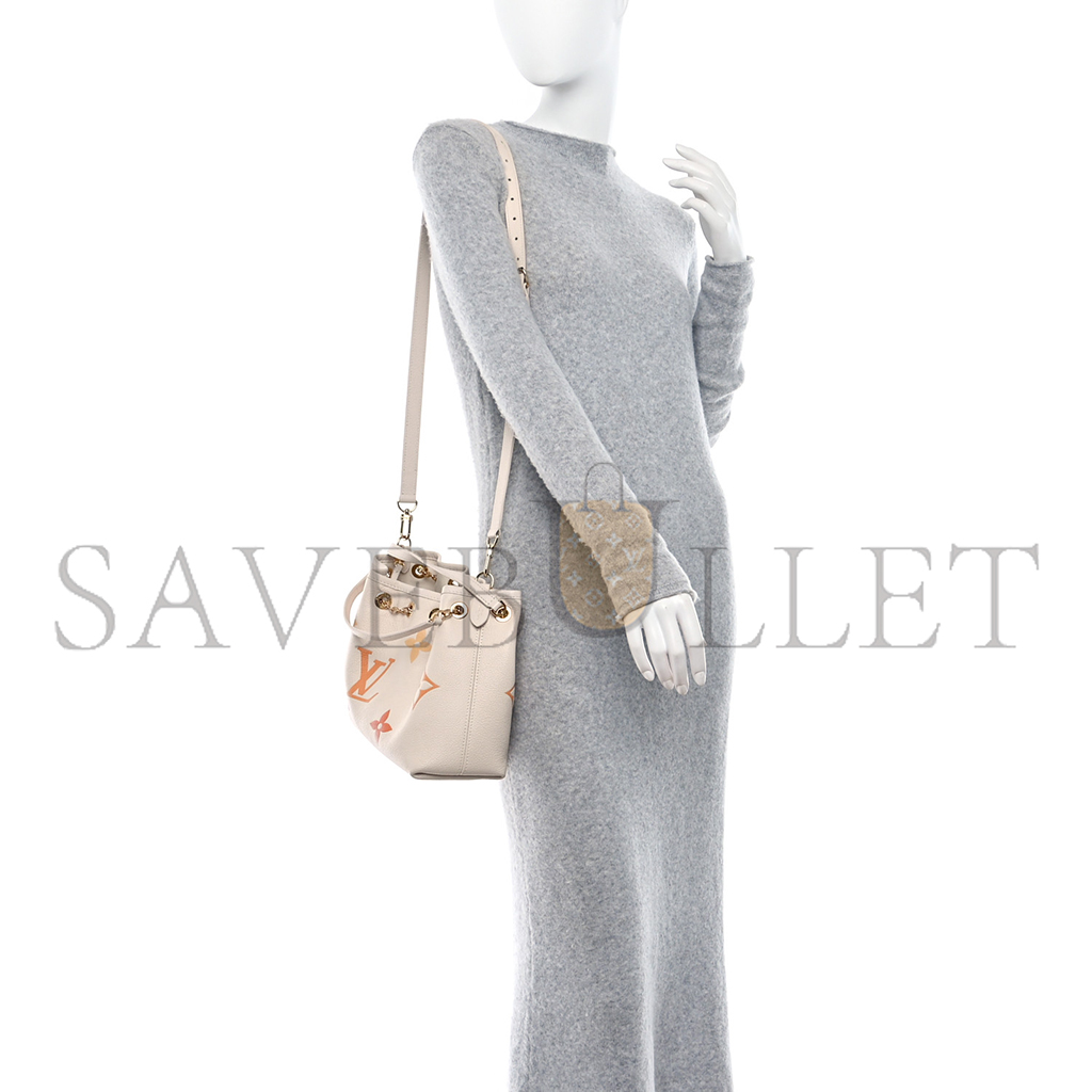l**is V*t*n lv bundle  (28*20*11cm)